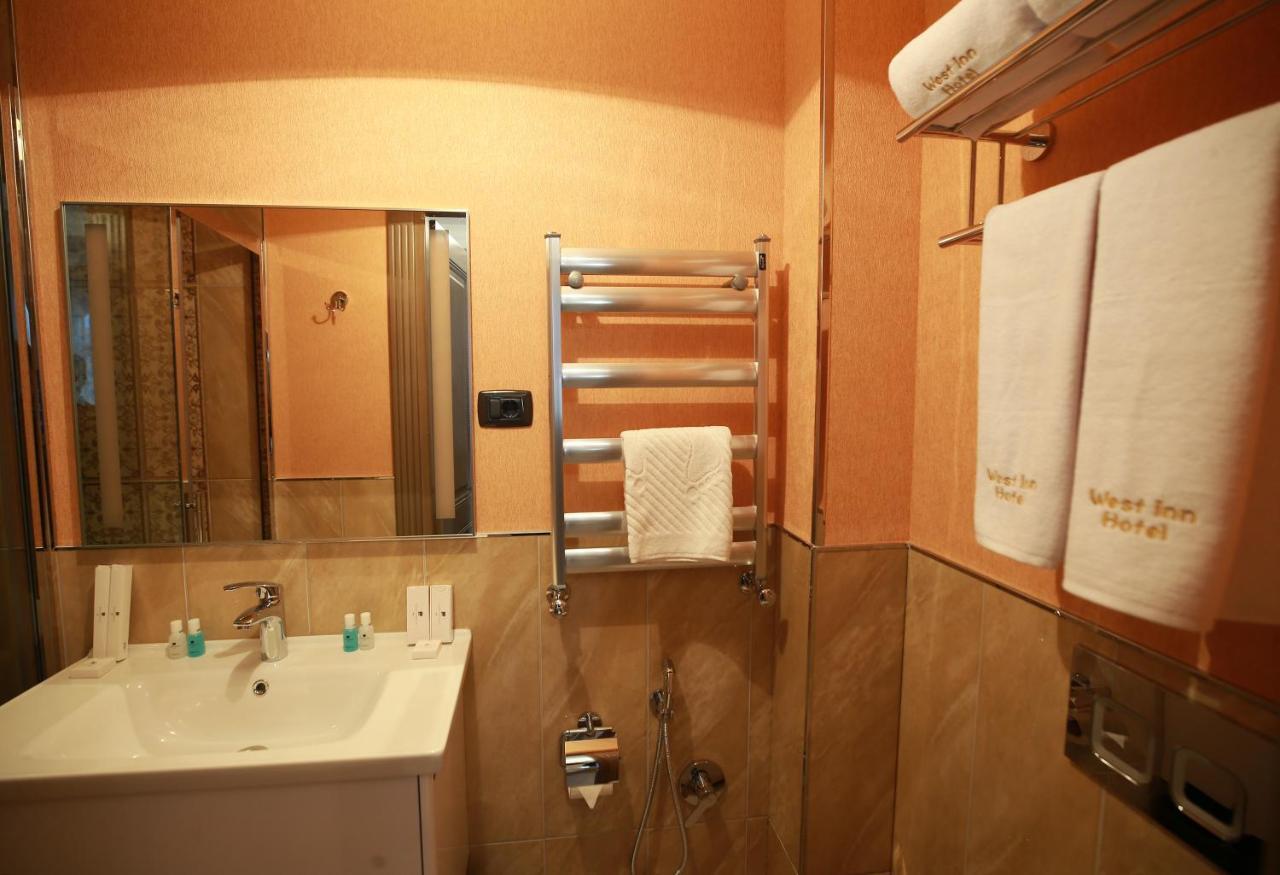 West Inn Hotel & Restaurant Nz Μπακού Εξωτερικό φωτογραφία